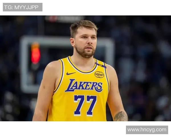 大范点评NBA球员表现里夫斯无球跑动出色东契奇詹姆斯缺乏积极性 大范点评NBA球员表现里夫斯无球跑动出色东契奇詹姆斯缺乏积极性